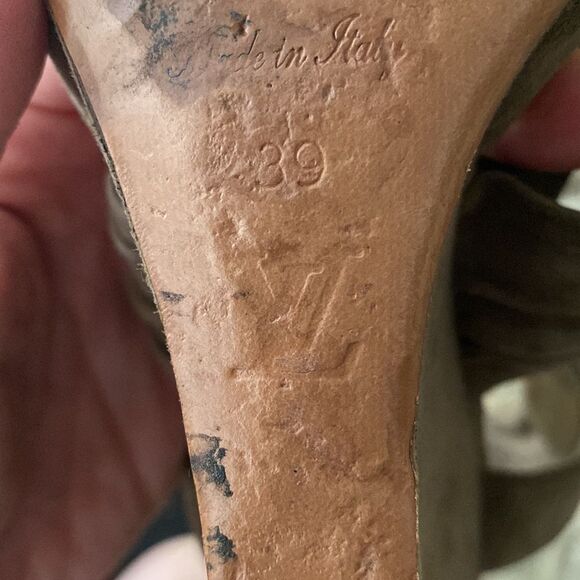 Louis Vuitton butter suede wedges with straps. - Picture 7 of 10